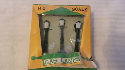 HO Scale GHC Set of 3, Green Lighted Gas Lamps, 2.5'' Tall from Japan