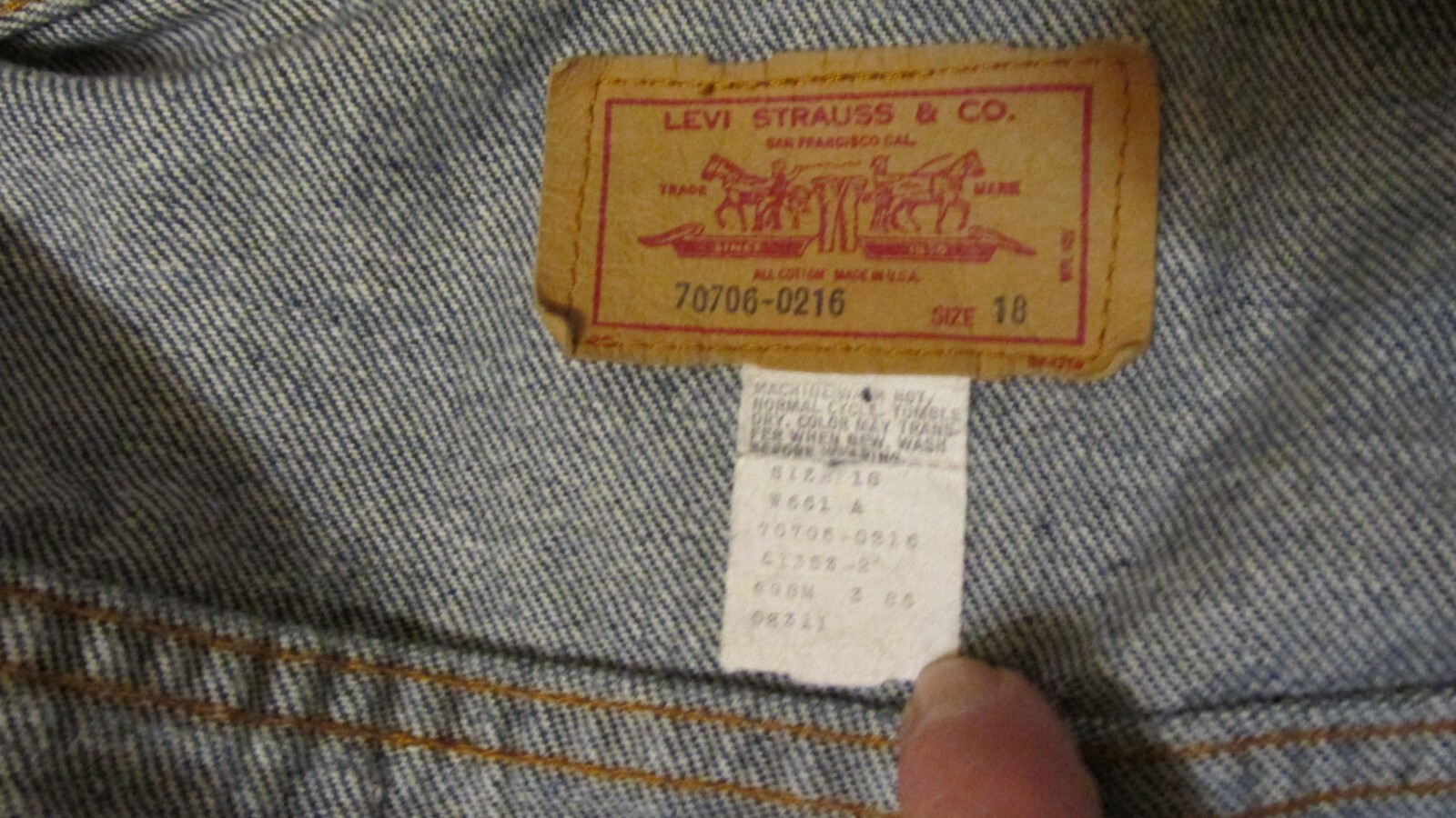 Vintage Levis 70706-0216 Blue Denim Jean Jacket Boy's Size 18 USA