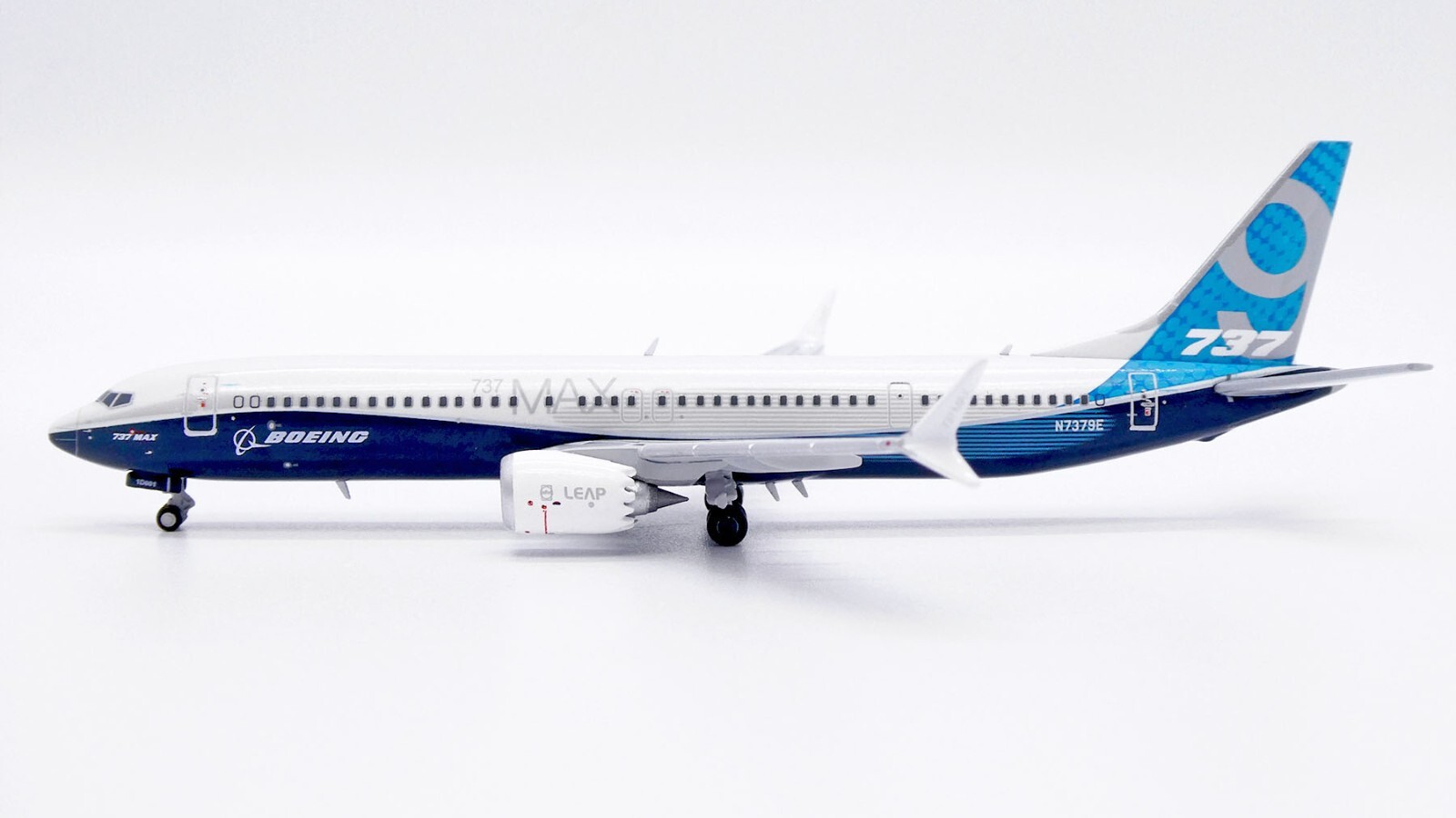 5/1…★ドバイ Boeing-737-Max/ 1/85=約47cmBIG Amazon.co.jp: 航空機 1/85 スケール 47 センチメートルために