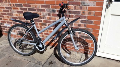 QUALITY TOWNSEND LADIES SILVER BICYCLE, VERY GOOD CONDITION,  26" WHEELS 