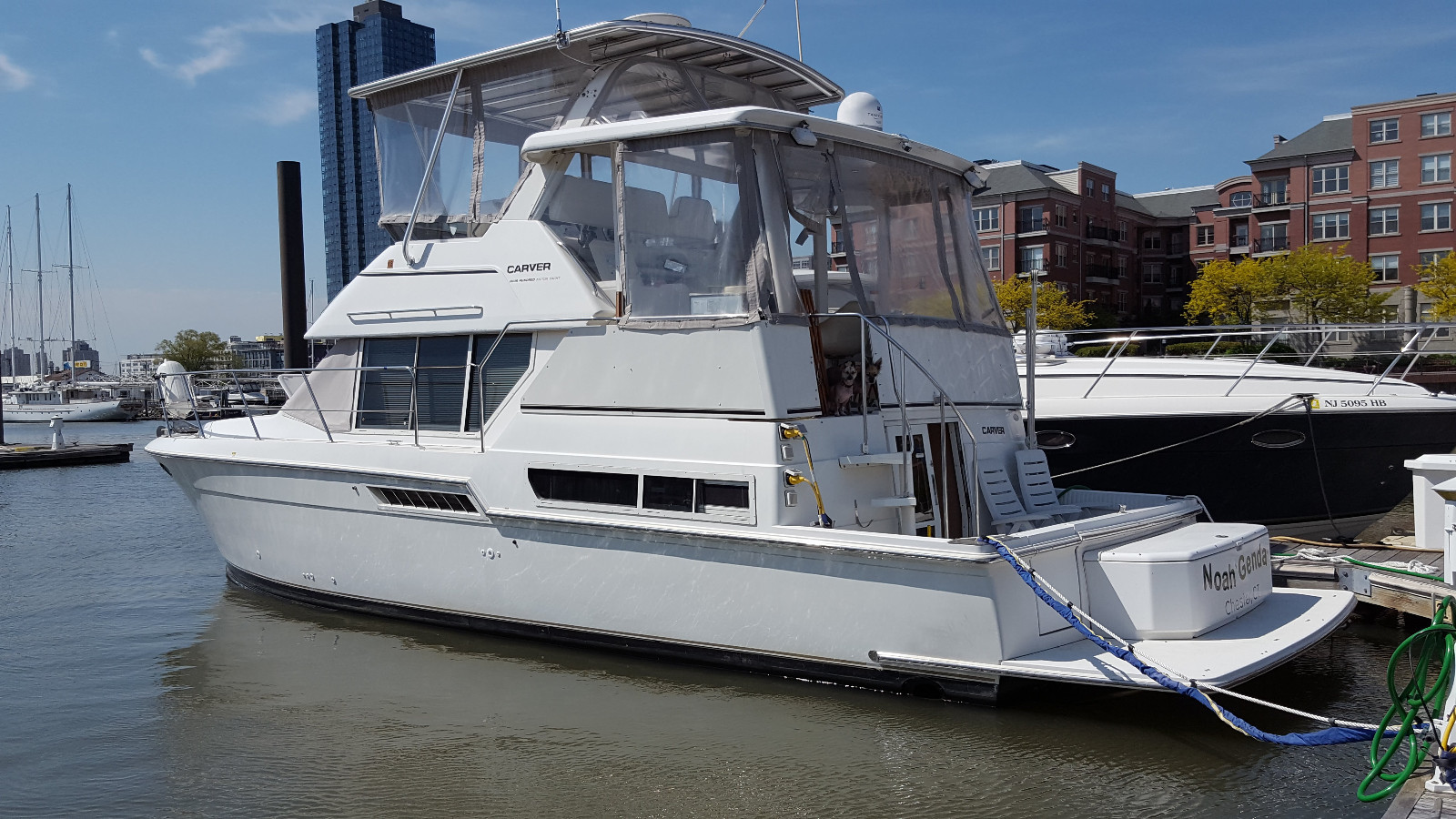 Carver 400 Cockpit Motor Yacht 1997, 42 ft., Twin Cummins Diesel Engines