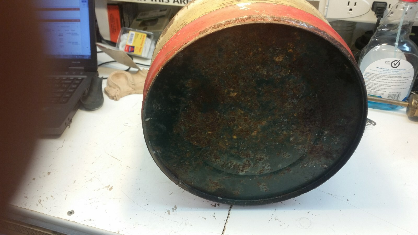 Vintage Sconoy Mobil oil Outboard Gas Can Pegasus 2.5 gallon