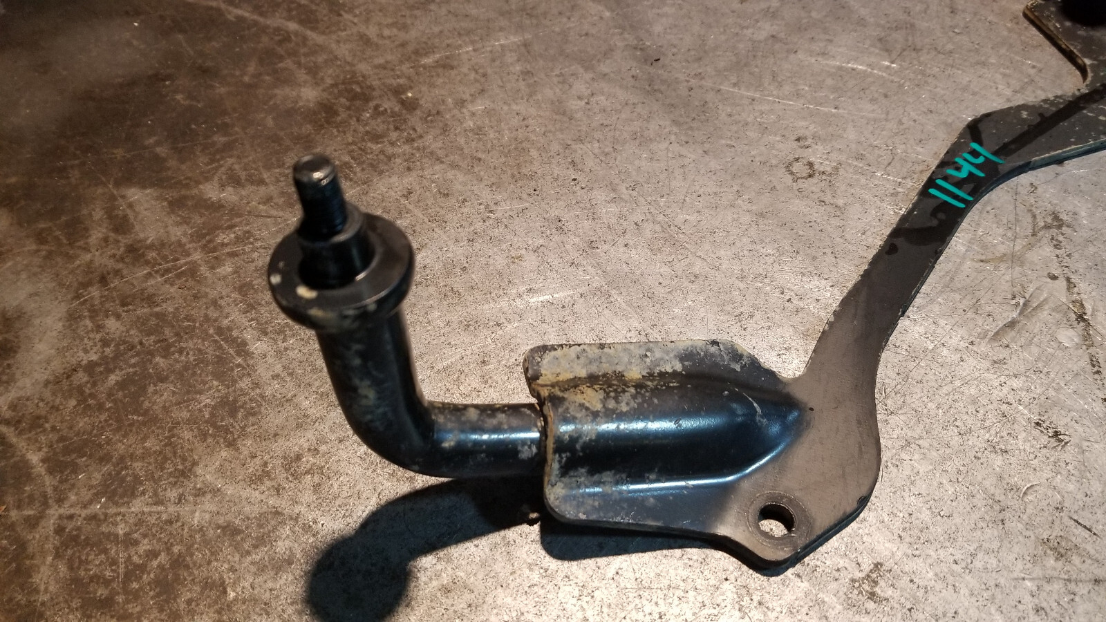 2013-2020 RAM 2500 3500 FAN GUARD SHROUD LOWER BRACKET OEM MOPAR 68160117AA - Picture 5 of 6