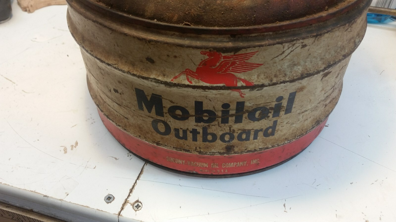Vintage Sconoy Mobil oil Outboard Gas Can Pegasus 2.5 gallon