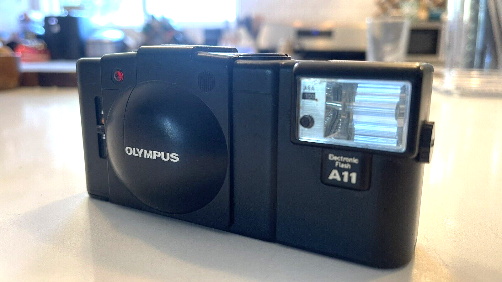 NEAR MINT!!! Olympus XA2 Rangefinder 35mm Film Camera A11 Flash NEAR MINT!!! Olympus XA2 Rangefinder 35mm Film Camera A11 Flash