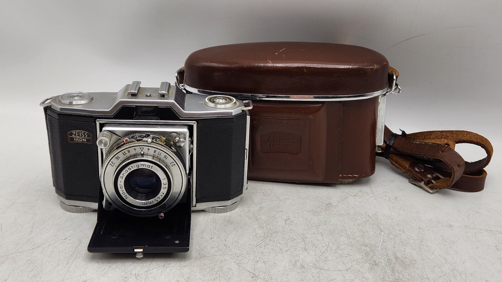 Zeiss Ikon Ikonta 35 522/24 Folding Film Camera, Novar