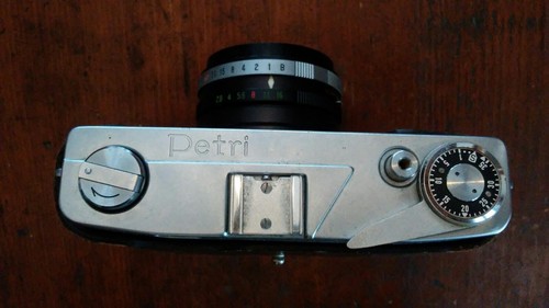 VINTAGE PETRI 7  CAMERA 35MM GREEN O MATIC WITH LEATHER CASE DISPLAY PROP