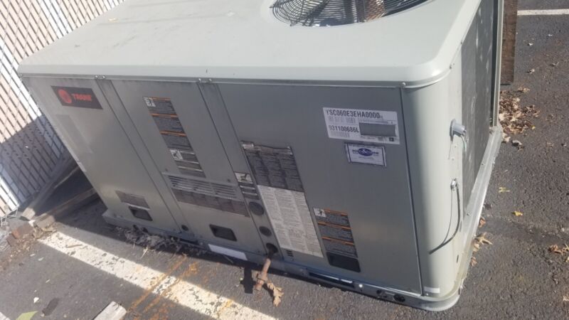 TRANE HVAC RTU Package unit. 208V 3PH Air conditioner/heater unit All-in-1