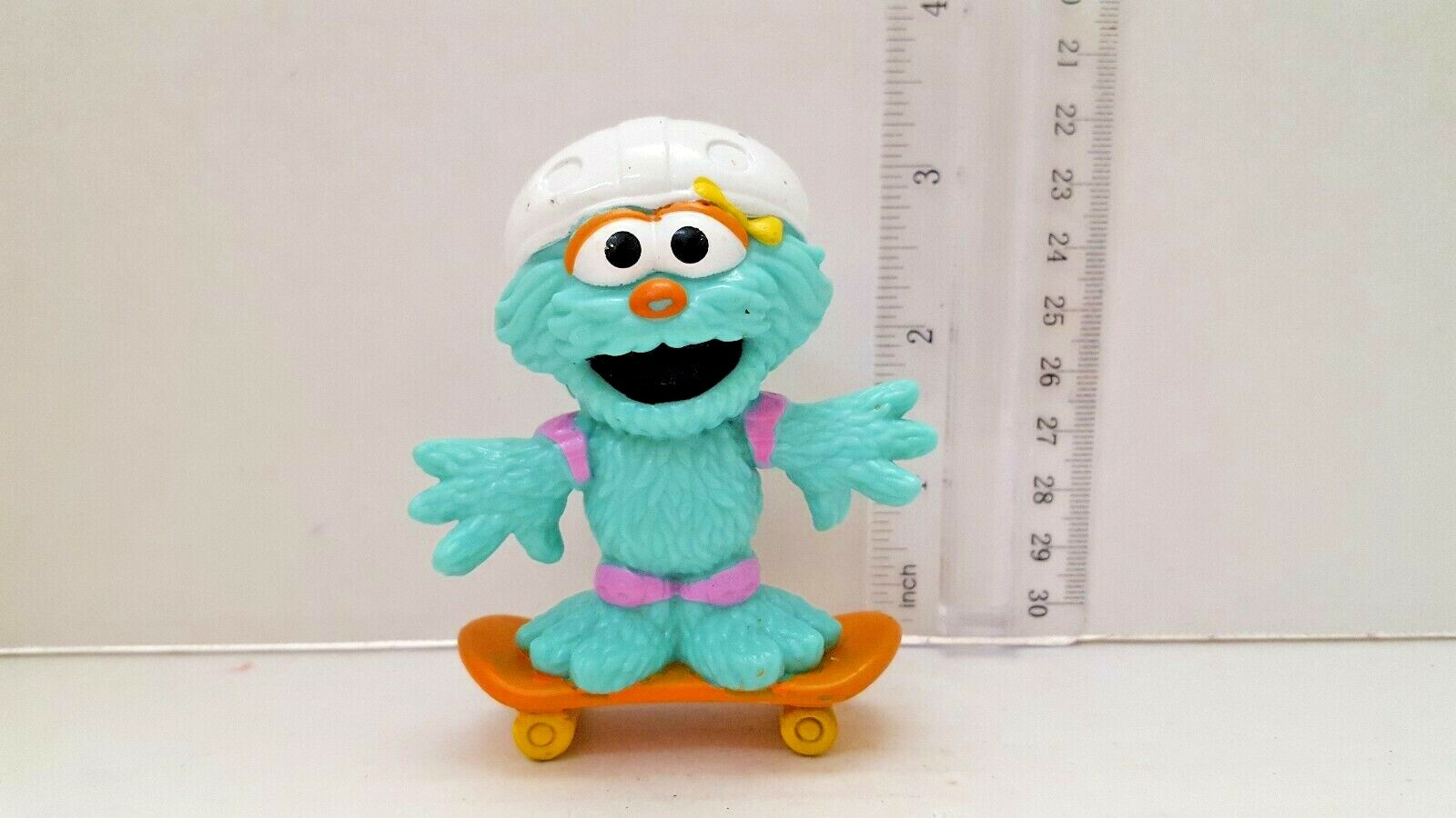 Sesame Street COOKIE MONSTER PVC Figurine Skateboard