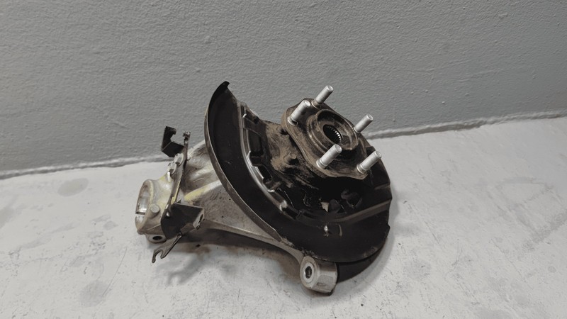 Used 2021-2025 Nissan Rogue AWD Front Right Passenger Side Spindle Knuckle Hub OEM