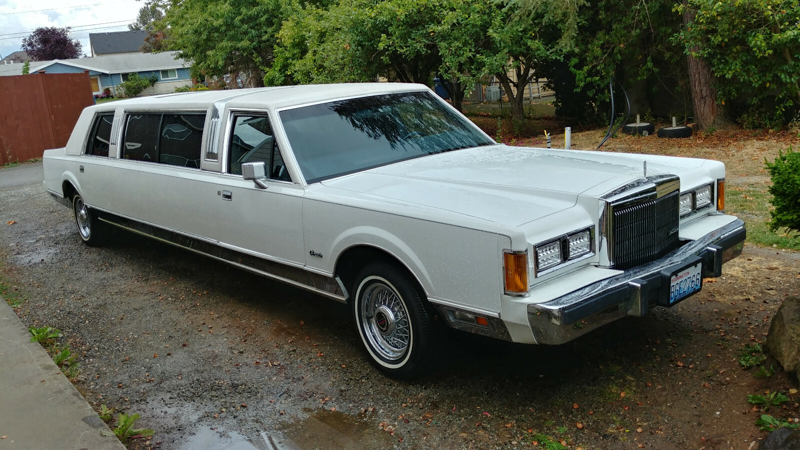 1989 Lincoln Town Car Classic 1989 Lincoln Town Car 26 foot Limousine