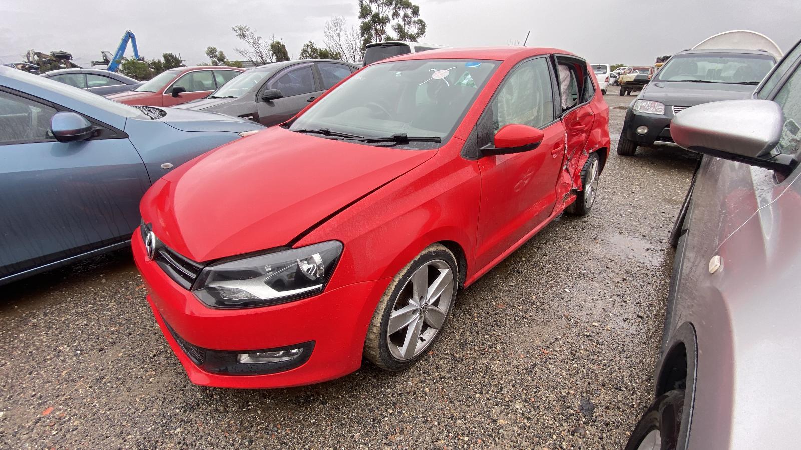2011 Polo VW 6R REAR BUMPER COMFORTLINE/TRENDLINE NON PARK SENSOR 05/ image 6
