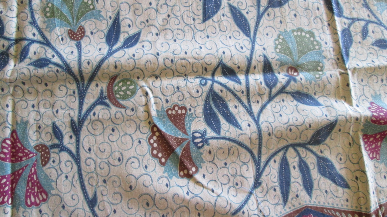 Vintage Fabric 3 yds  Skirt Curtain Scalloped Edge Floral
