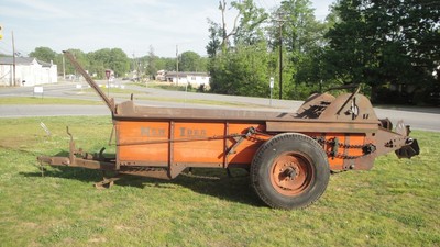 NICE NEW IDEA  MODEL NO. 206  GROUND DRIVEN MANURE SPREADER