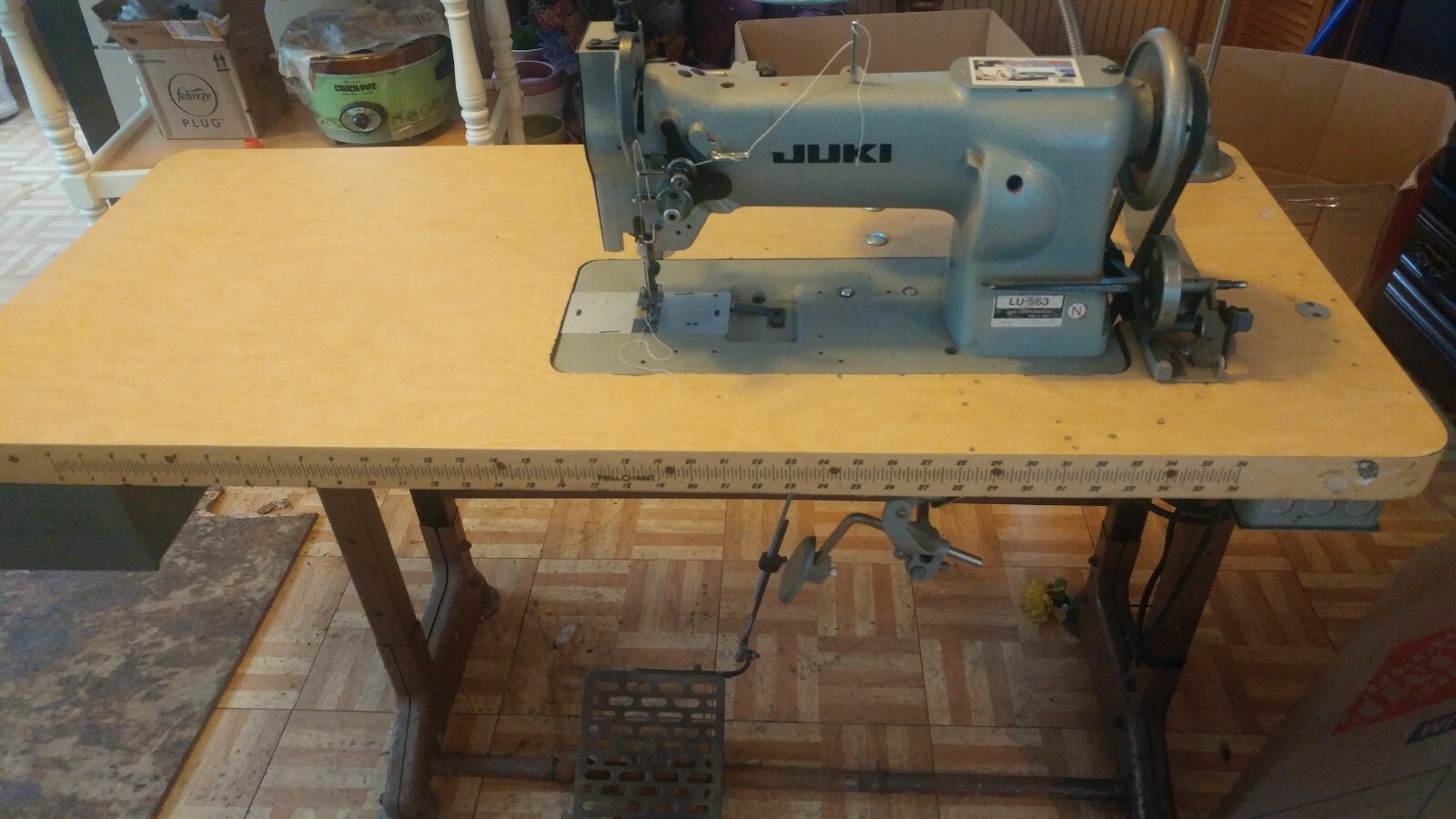 juki model Lu-563 sewing machine in great condition
