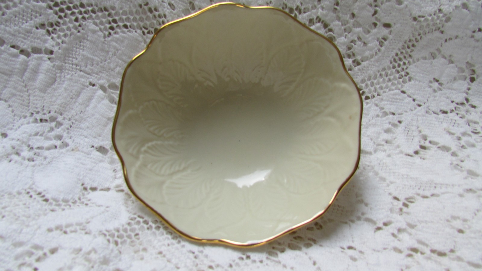 Lenox Bowl 4 1/2 in with 1 1/2in deep