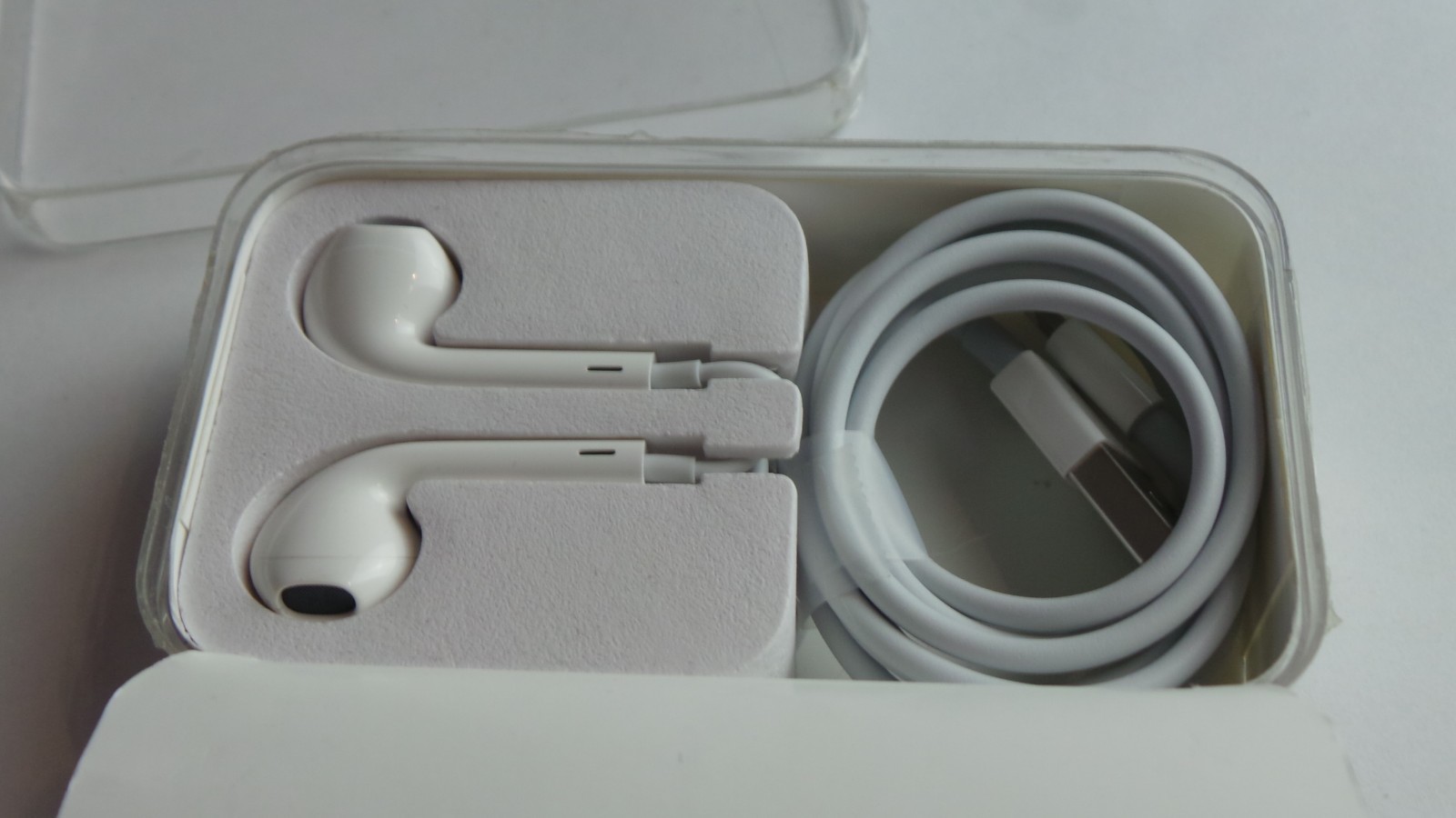 Apple iPod nano 7th Generation White Silver (16 GB) Mint Condition In Box