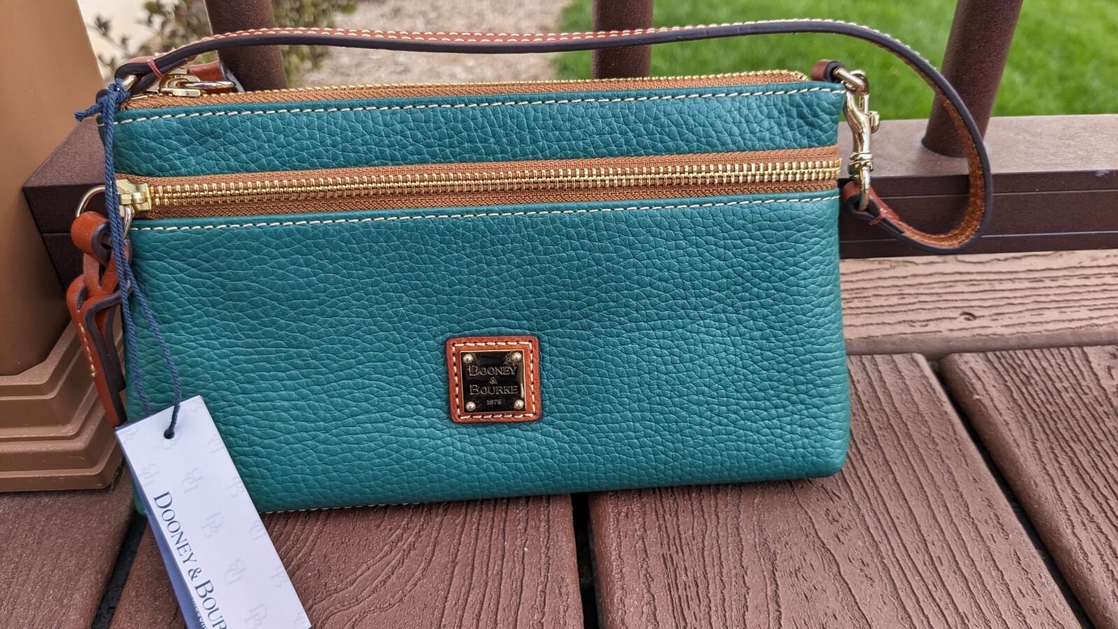 Dooney & Bourkeレザー ビジネスバッグ 緑 Dooney & Bourke Shoulder Bag Green - All Weather Leather