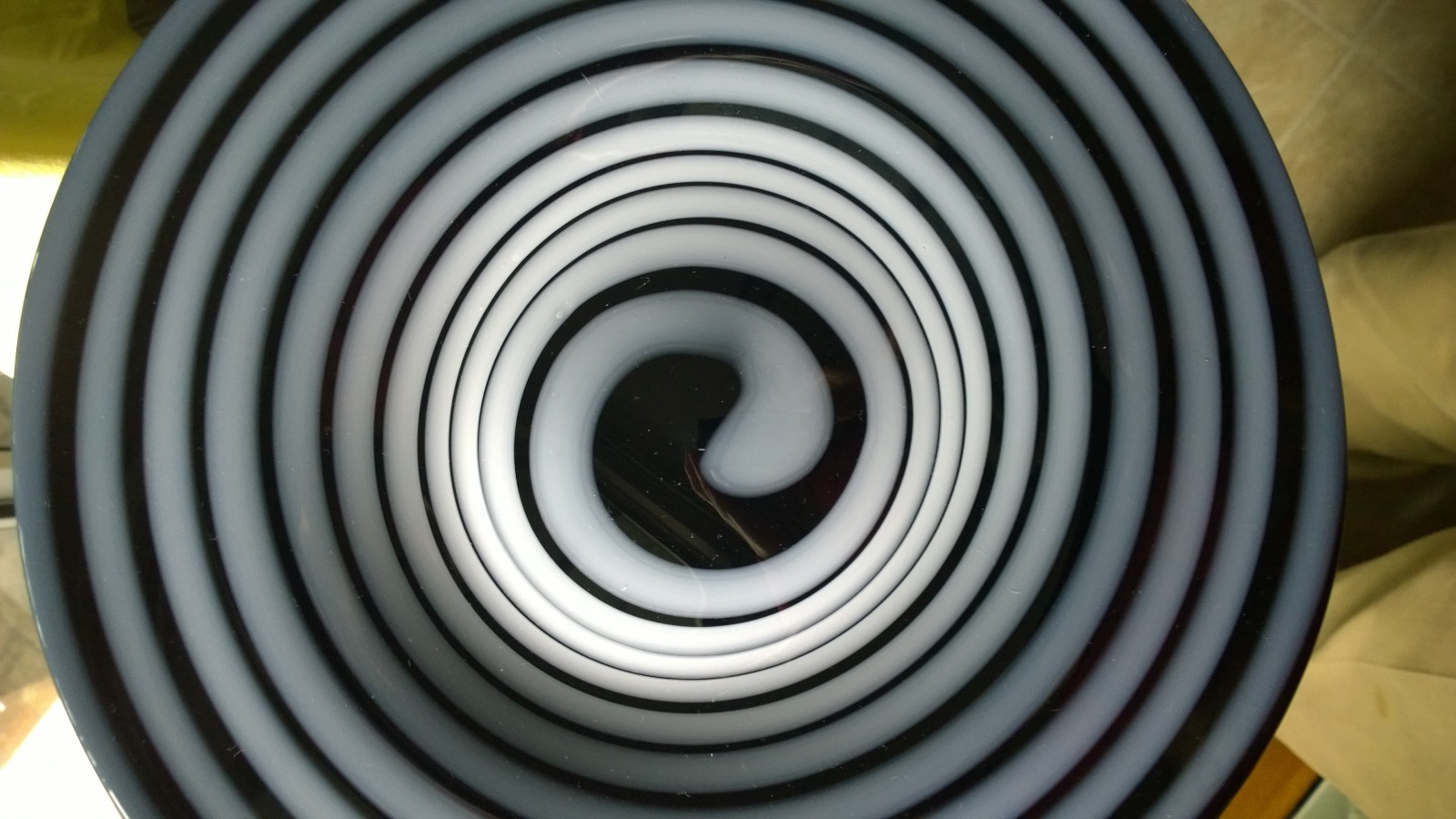 Art Glass Blown Stunning Plate Cosmic Swirl Yin-Yang Black/White/Gray 13 3/4