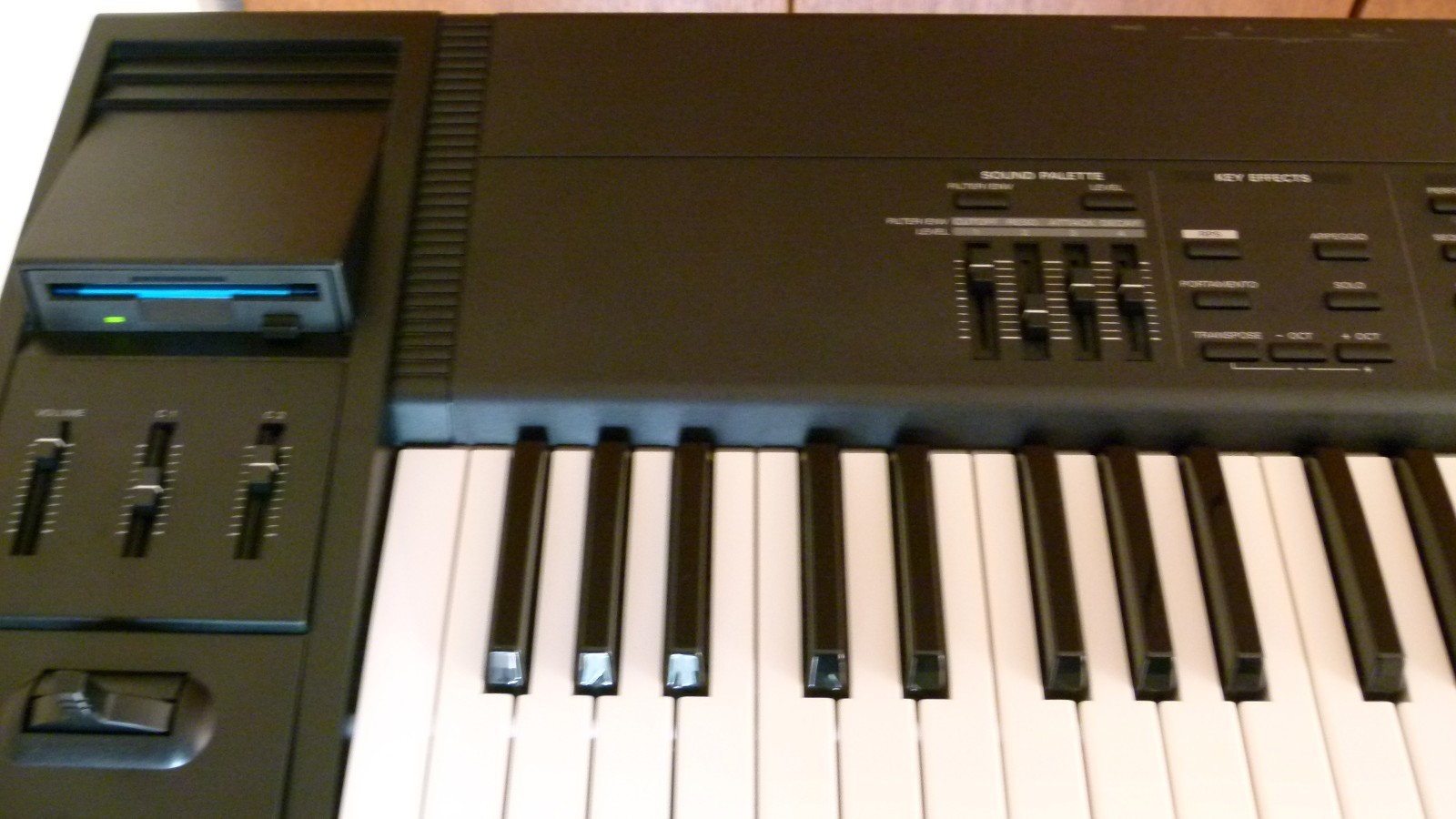 Roland XP80 in mint condition! Includes editor and huge library of extra sounds.