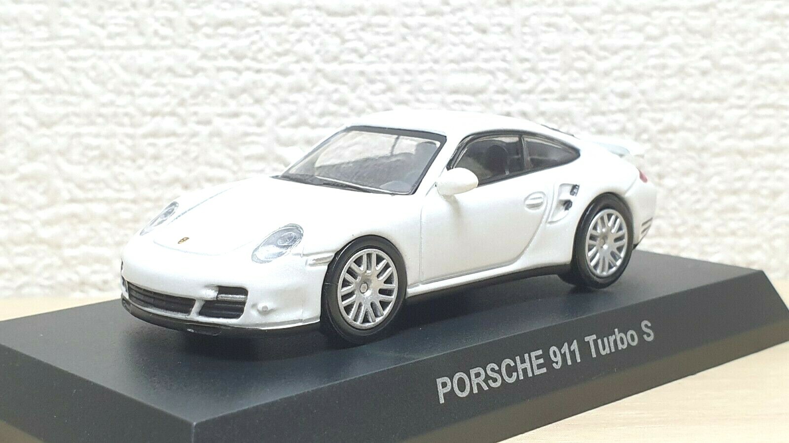 1/64　発光塗料　Porsche 911 RWD　精密ミニカー 1/64 発光塗料 Porsche 911 RWD 精密ミニカー