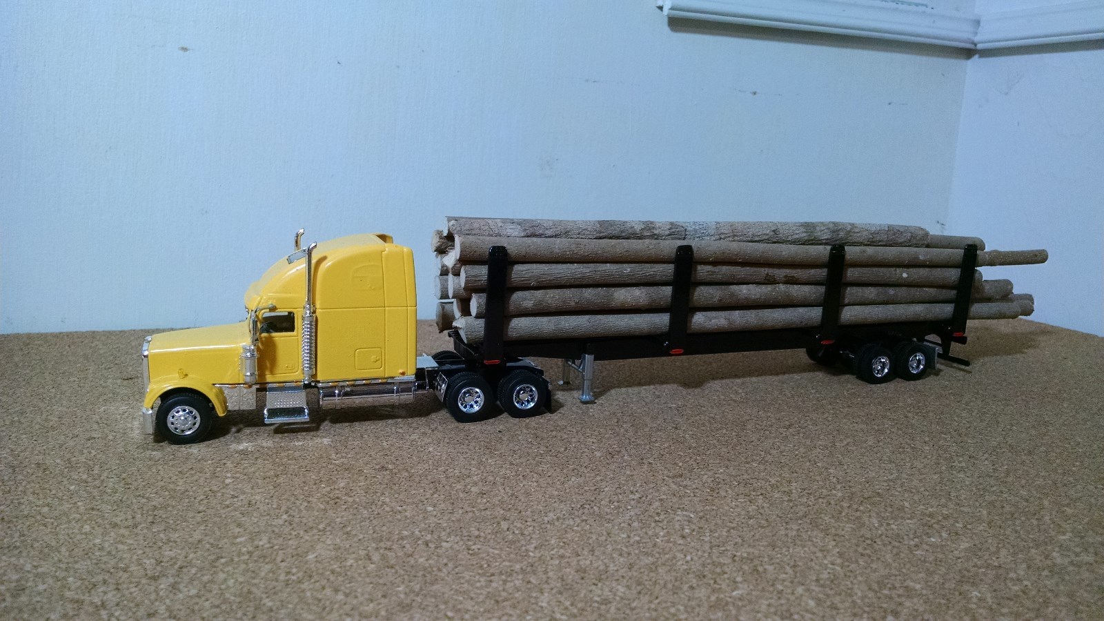 1/64 Freightliner & Custom made Logging Trailer with Logs  ( B )