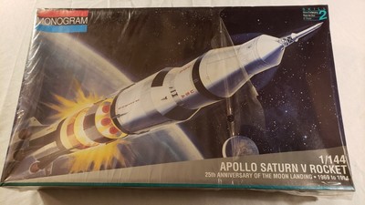 Vintage 1993 Monogram Apollo Saturn V Rocket NASA 25th Anniversary Model Kit 
