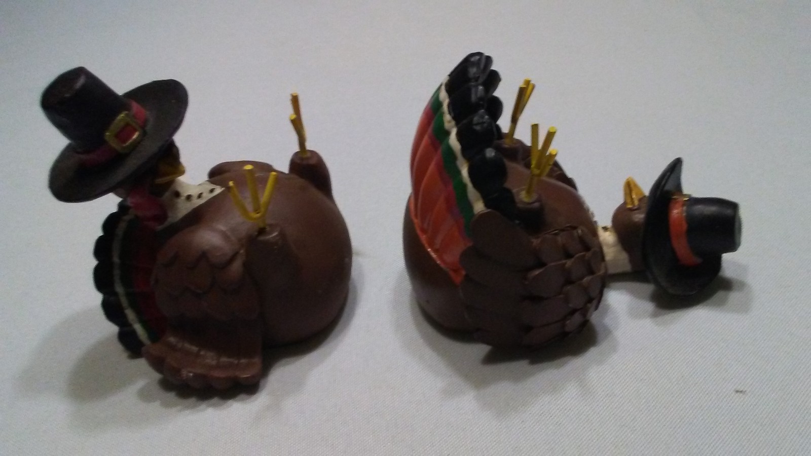 2 Sitting Turkey Figurines 3