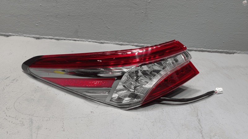 Used 2018-2020 Toyota Camry XSE Rear Driver Side Outer Taillight Tail Light Lamp OEM