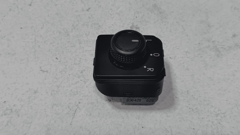 Used 2018-25 Volkswagen Atlas Front Driver Side Door Outer Mirror Control Switch OEM