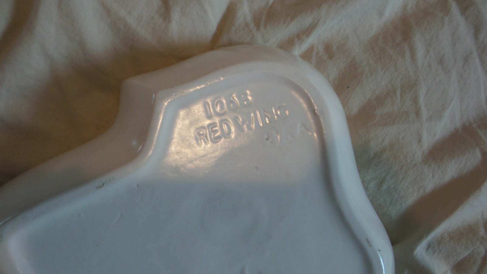 Vintage Red Wing Pottery Leaf Shape Matte White Marked 1068 USA