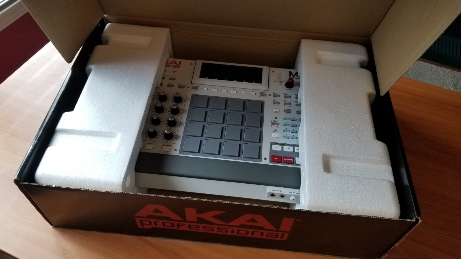 Akai MPC Renaissance Music Production Controller PADS in Box CDs Included
