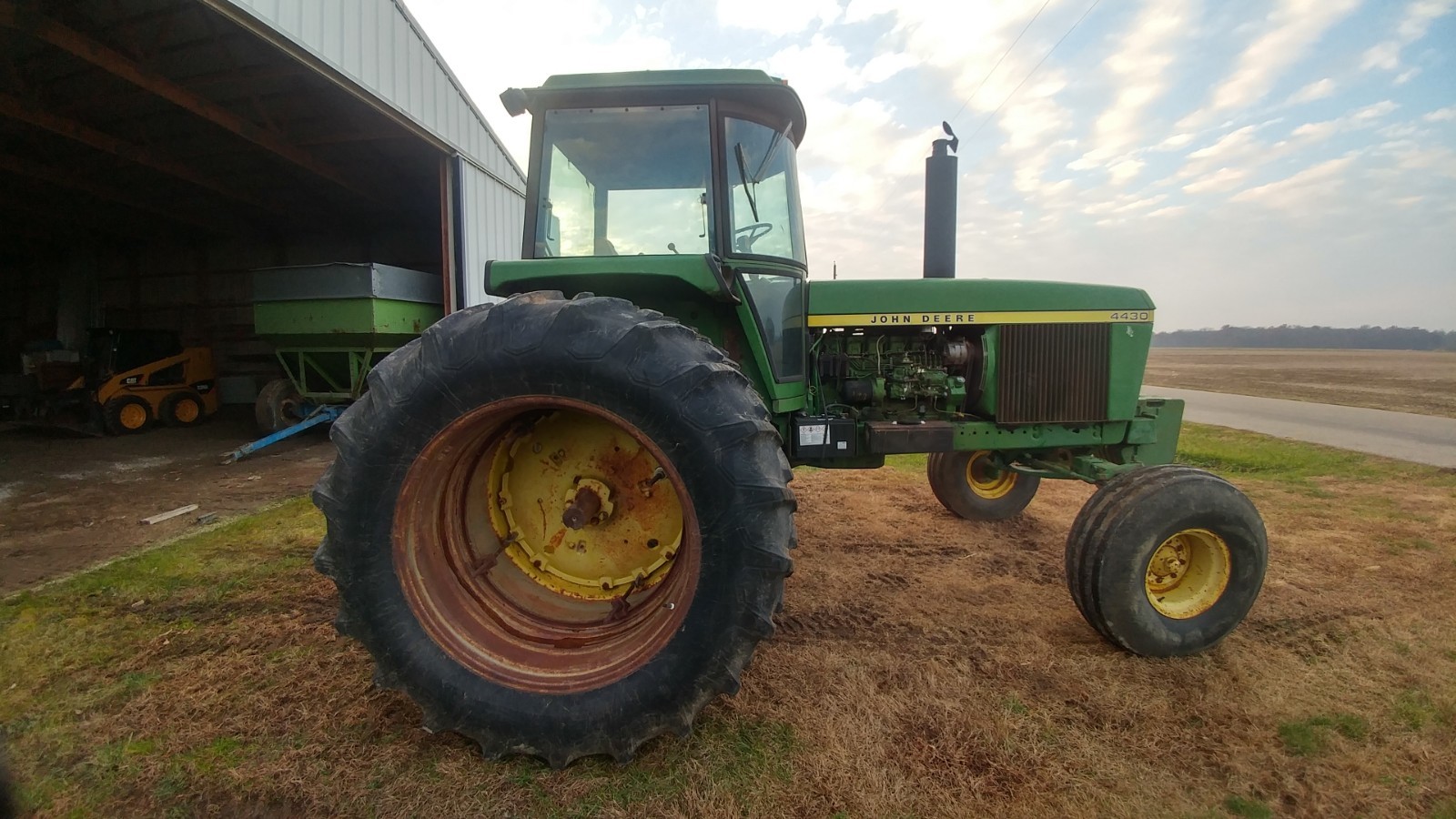 1977 John Deere 4430 quad range w/duals showing 3522 hours.weights,New batteries