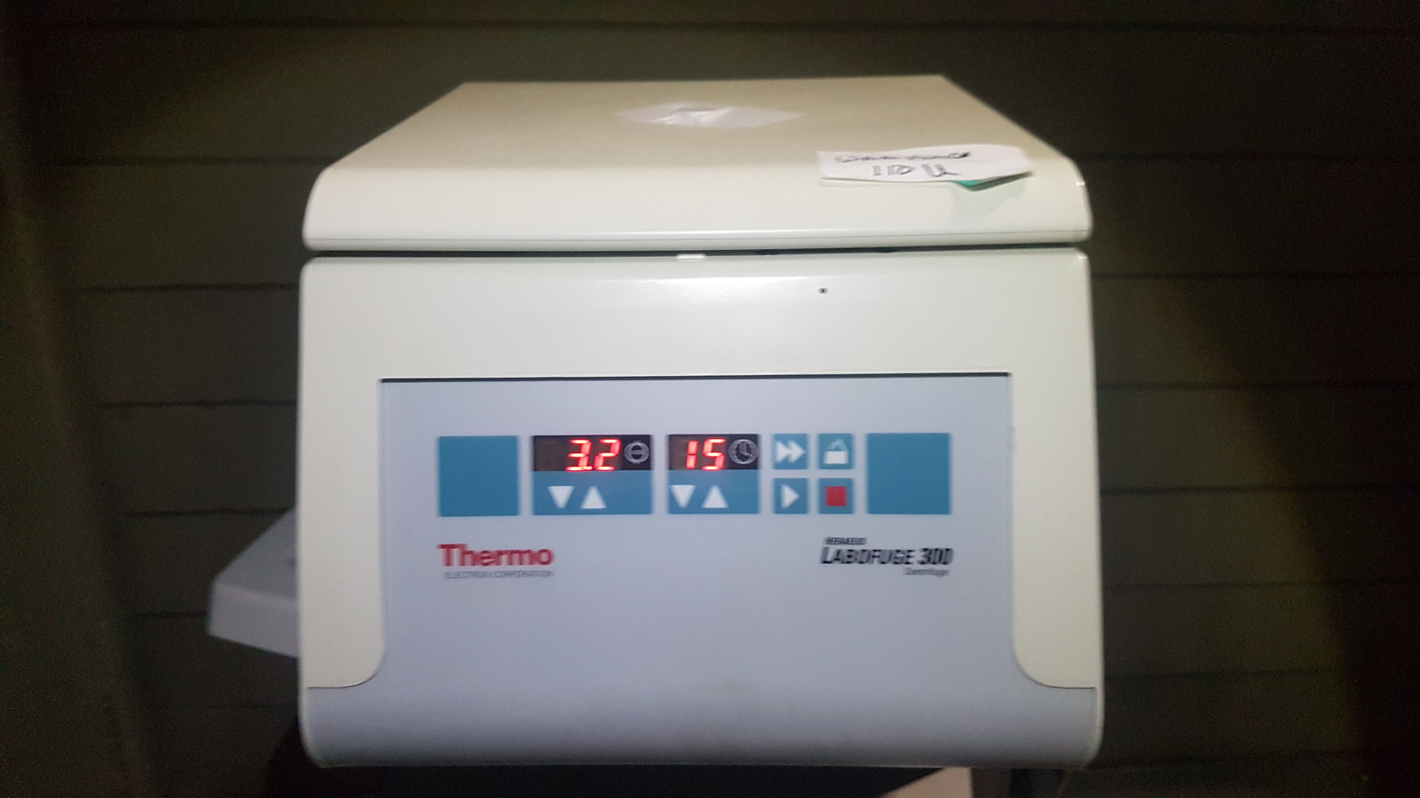 Thermo Fisher Scientific Heraeus Labofuge 300 Centrifuge