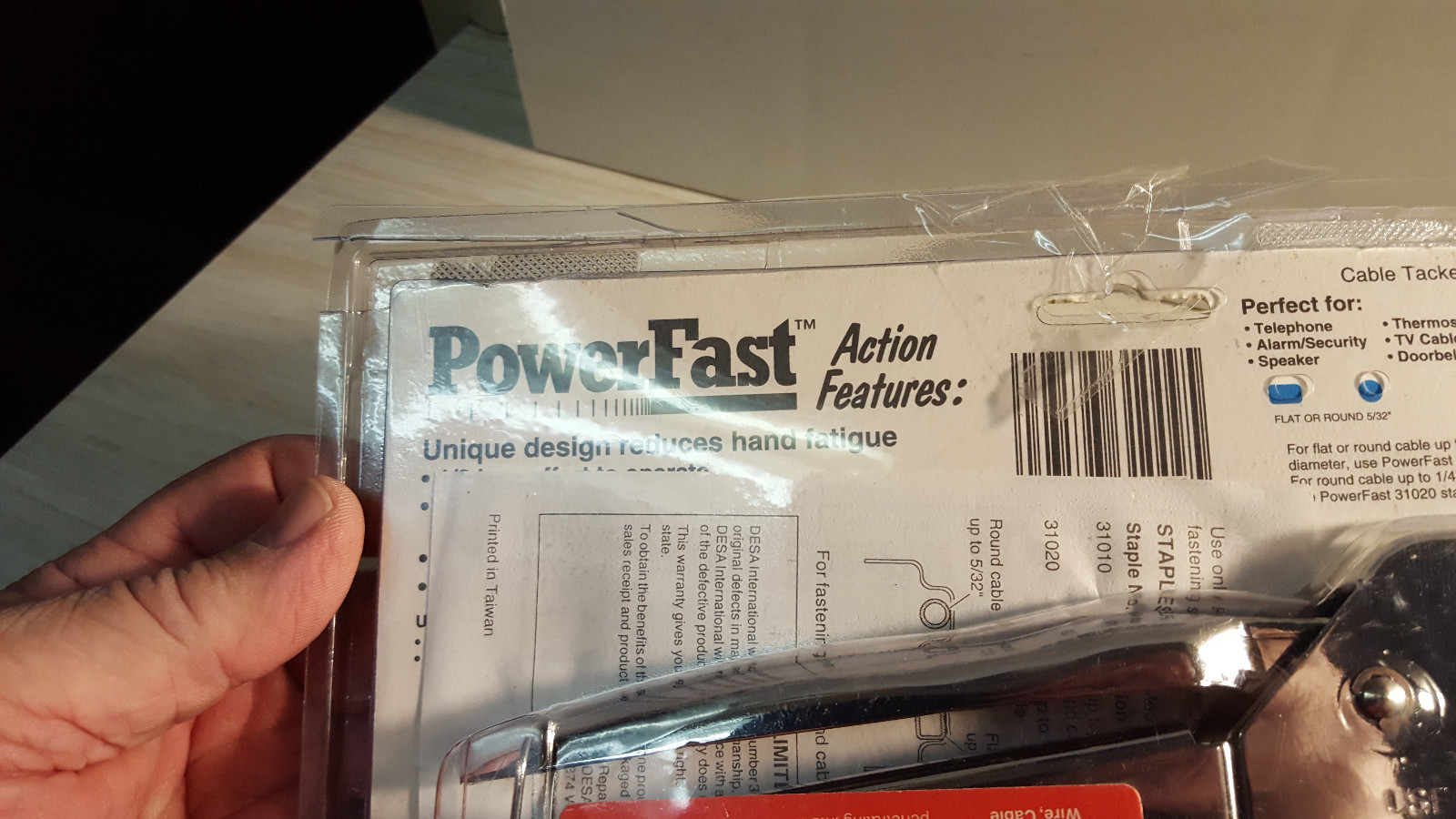 PowerFast Cable Tacker  DESA International W/ STAPLES / new