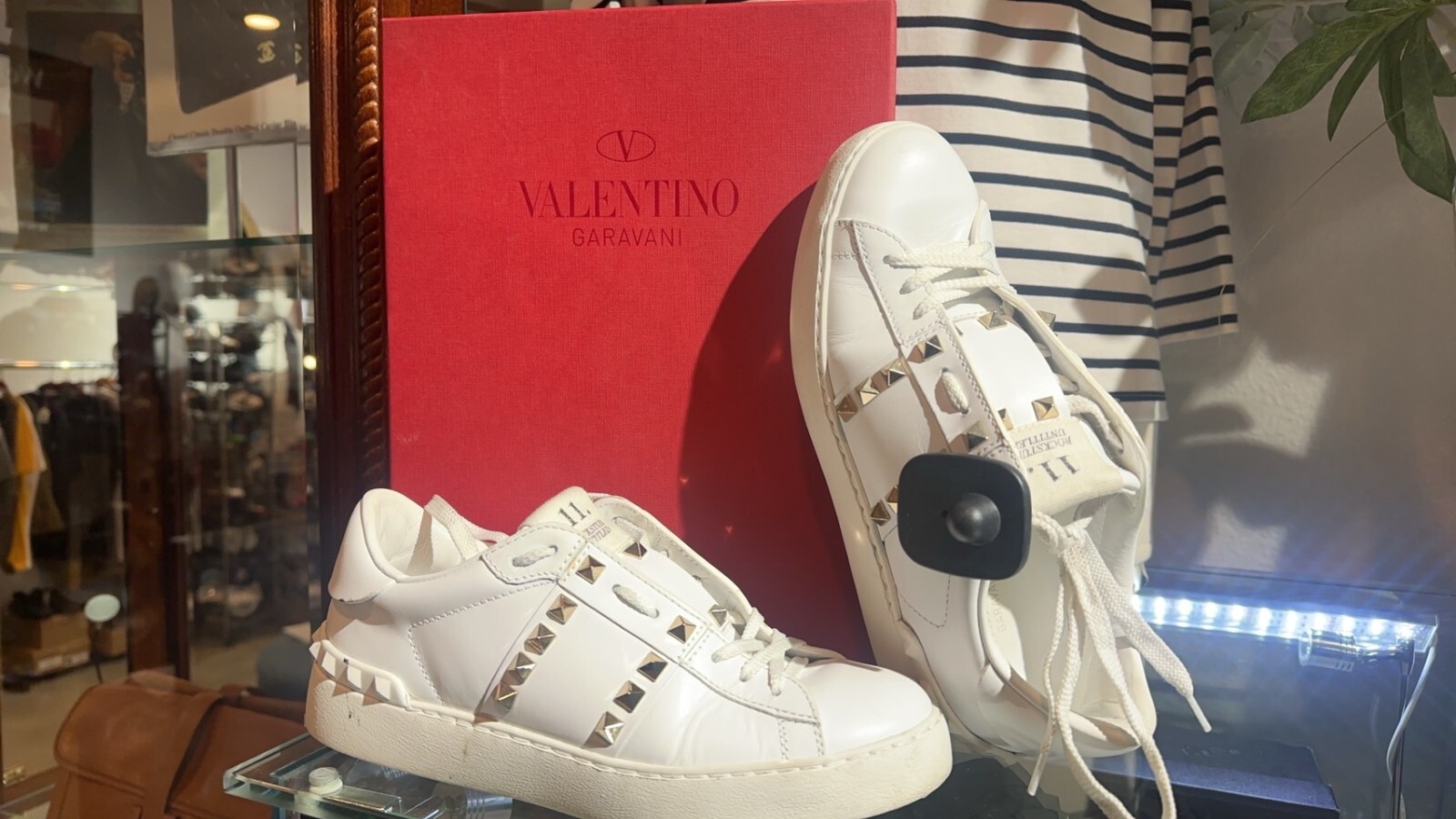 RED VALENTINO キャミソール New Valentino Garavani $895 Red White Suede Rockstud Strappy