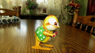 Vintage 1950-1960's Wind Up Tin Litho Inakita Made in Japan Woodchuck,or Rabbit