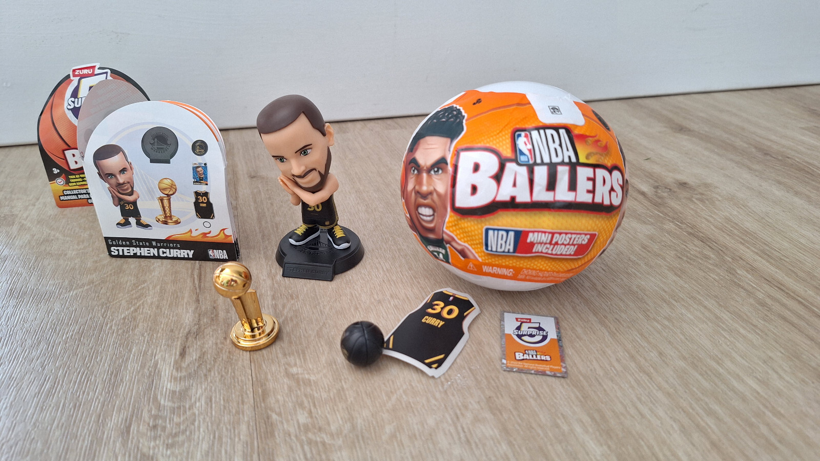 Zaru5 Surprise NBA BALLERS レブロン黄色 Amazon.com: 5 Surprise NBA Ballers Series 1 (2 Pack) Toy