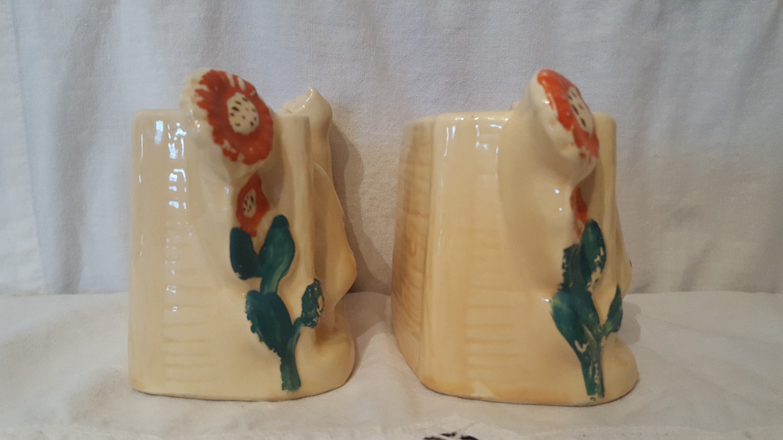 Vintage Shawnee Set Of Two Three little Pigs looking over fence Planter/Vase