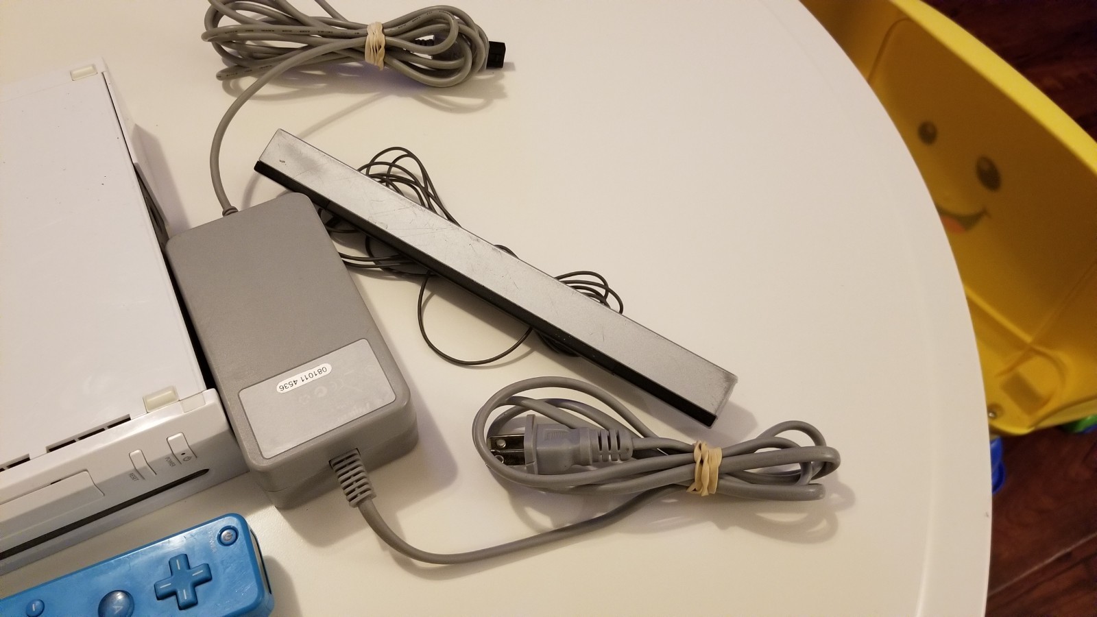 Nintendo Wii White Console RVL-001/ Game Cube Compatible Bundle