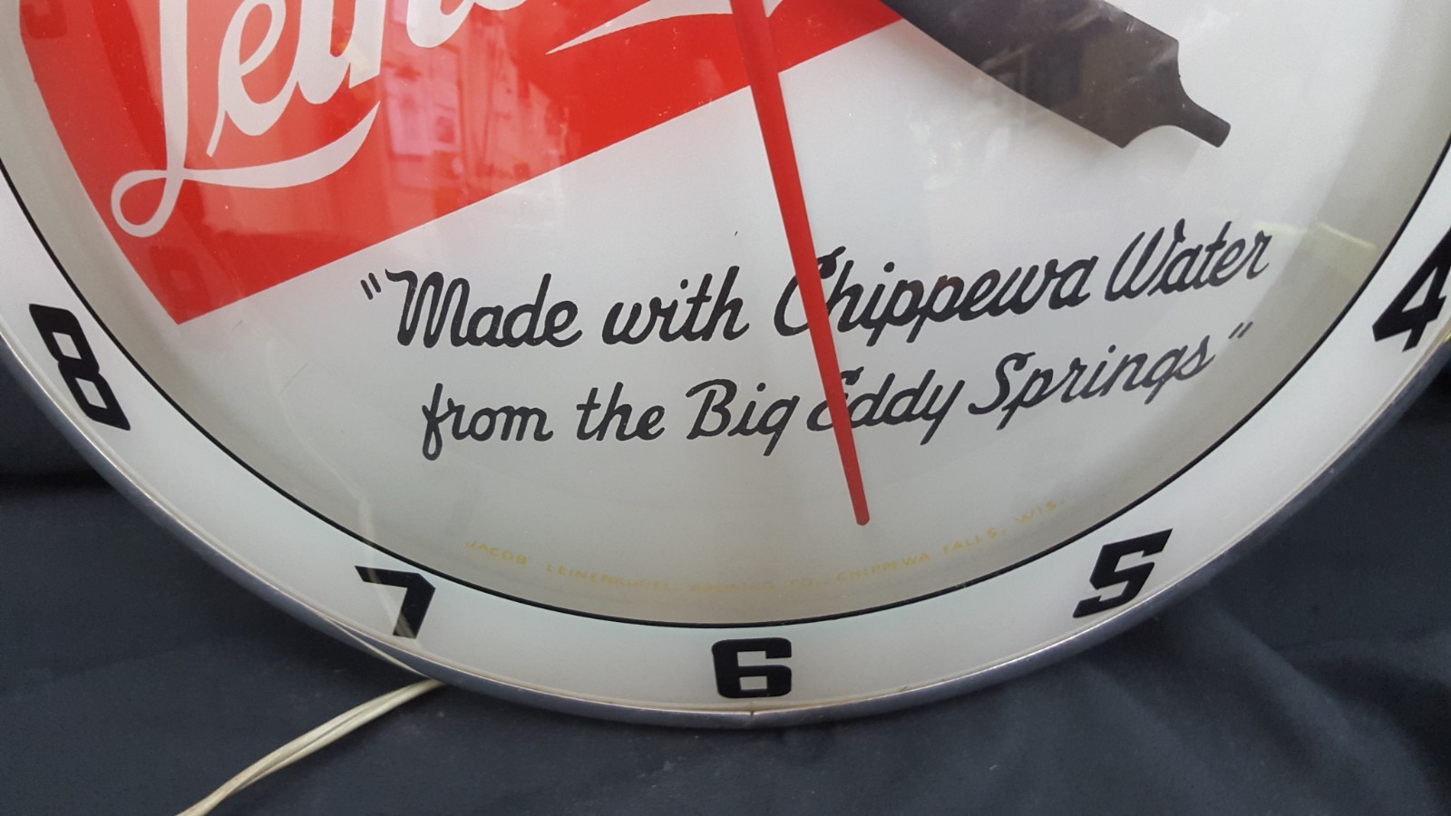 Vintage Leinenkugels Brewery Double Bubble Round Electric Wall Clock