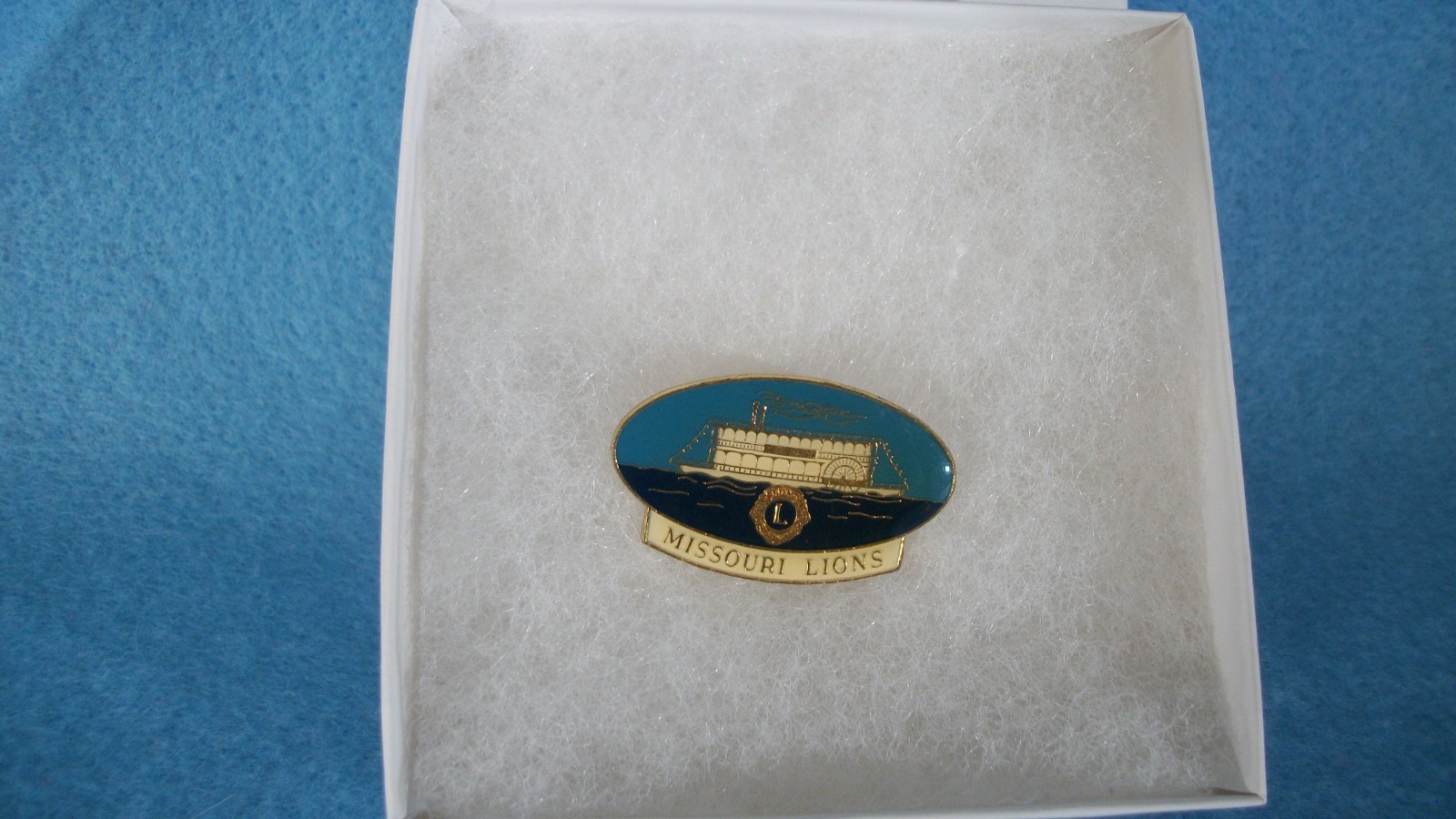 LIONS CLUB PIN MISSOURI LIONS with Gift Box