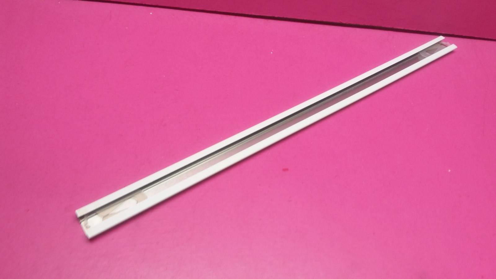 USED AMANA REFRIGERATOR FREEZER door bar retainer 10423923 23 7/8