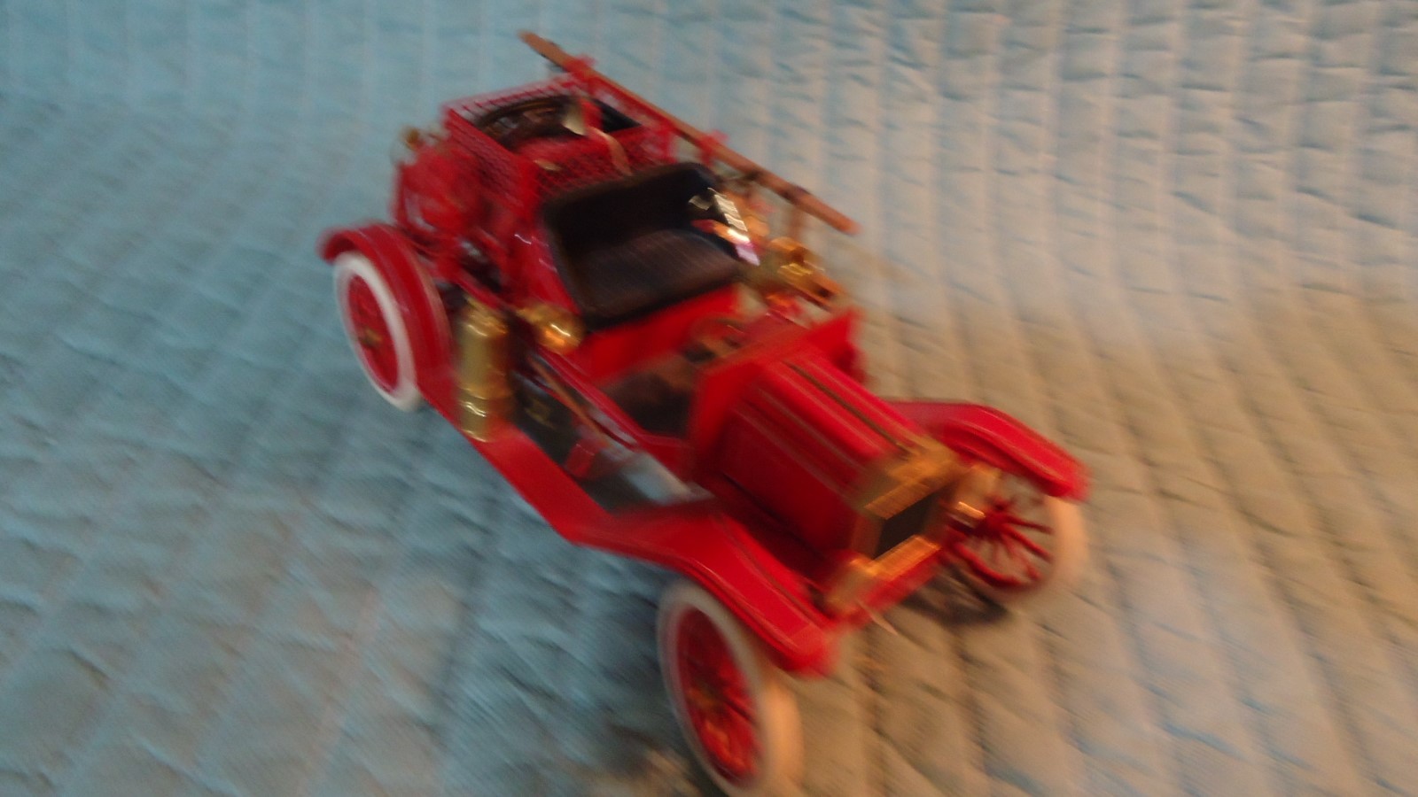 FRANKLIN MINT 1916 FORD MODEL T FIRE ENGINE NEW IN BOX  HAVE PAPERS ABOUT 1996