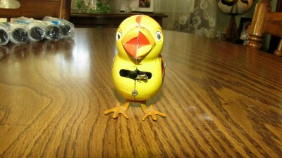 Vintage 1950-1960's Wind Up Tin Litho Inakita Made in Japan Chick Chicken