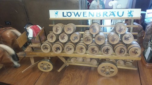 VINTAGE LOWENBRAU 4 HORSE AND BEER WAGON SET 26 BARRELS, 1 DRIVER AND 1 RIDER