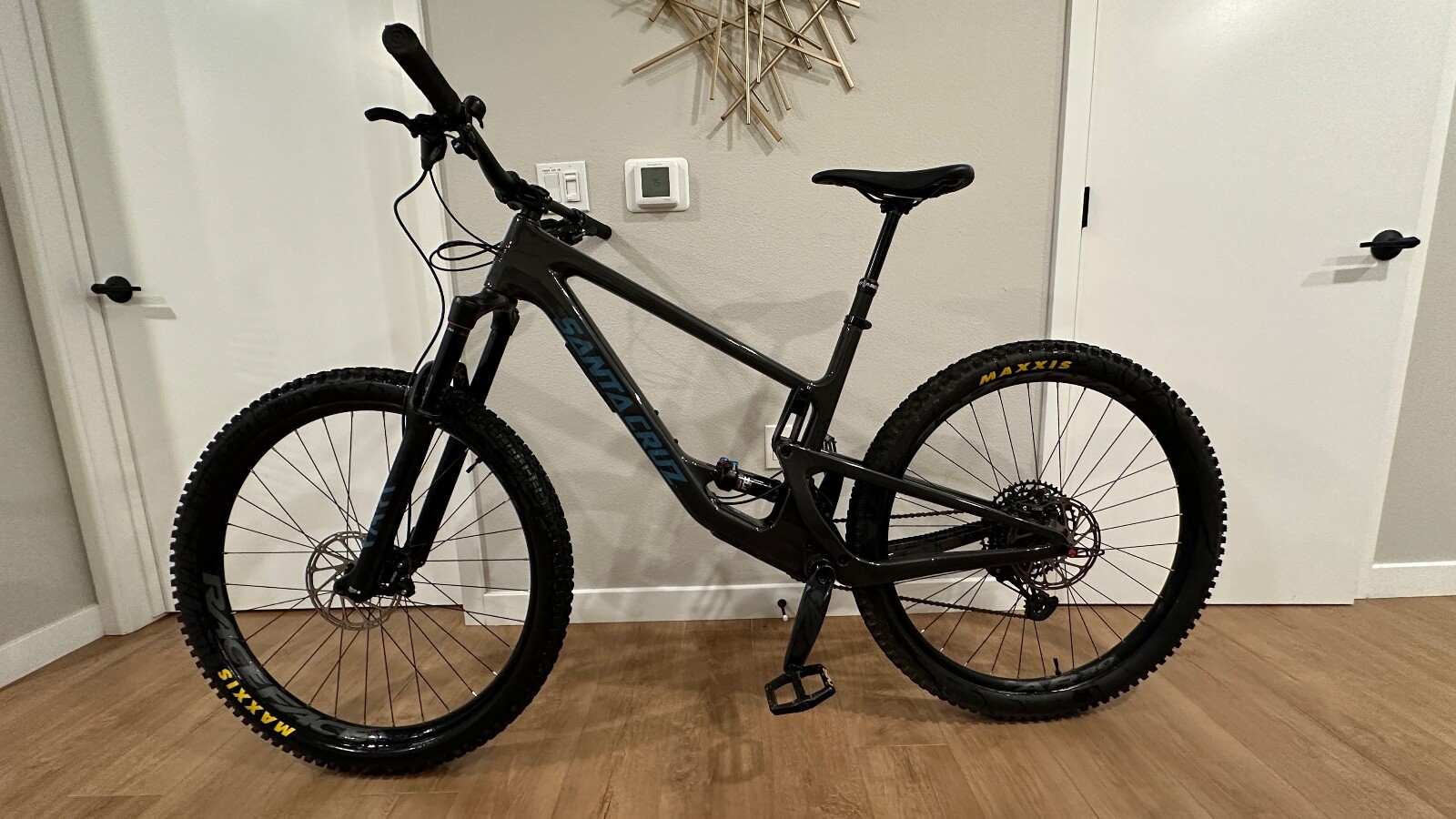 Santa Cruz Hightower C R - Carbon Black / XL (2021/2022 Model) - Great Condition