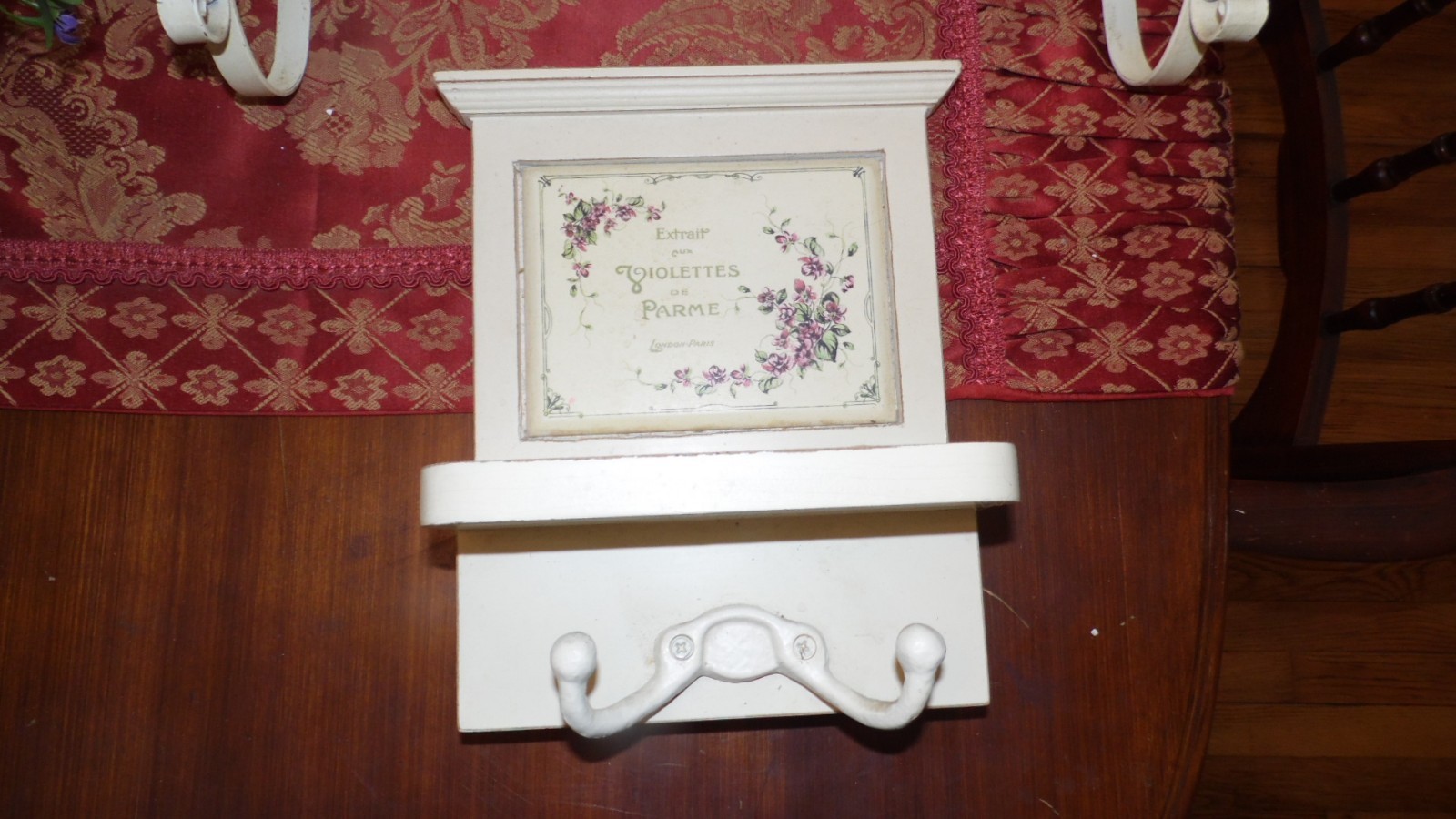 VINTAGE FRENCH WOOD/CAST IRON FLORAL TOWEL SOAP CUP RACK HOLDER LONDON PARIS SET