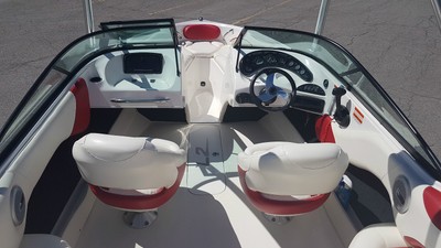 Piranha 1810 Boat Pleasure craft 18' 10" with Yamaha 115 HP Engine