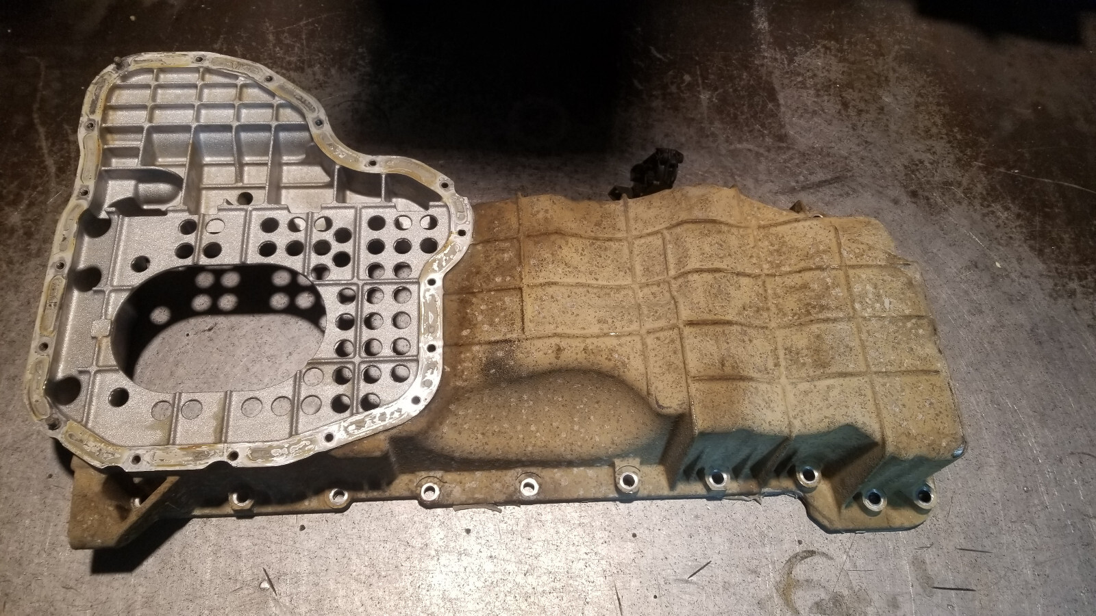 12634971 2011-2015 UPPER OIL PAN CHEVROLET Duramax 6.6l 6.6 LML ref511 - Picture 10 of 12